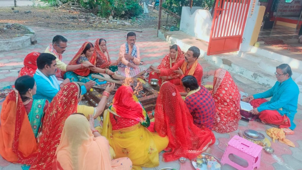 मां दुर्गा धाम मंदिर में यज्ञ, कन्या भोज एवं भंडारे के साथ संपन्न हुआ नवरात्र पर्व*