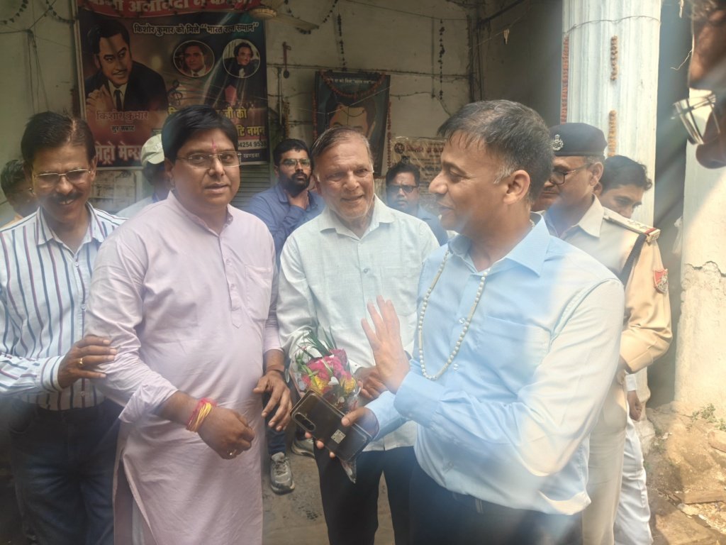 रतलाम डीआरएम अश्विन कुमार ने सनावद से खंडवा ट्रैक का किया निरीक्षण।