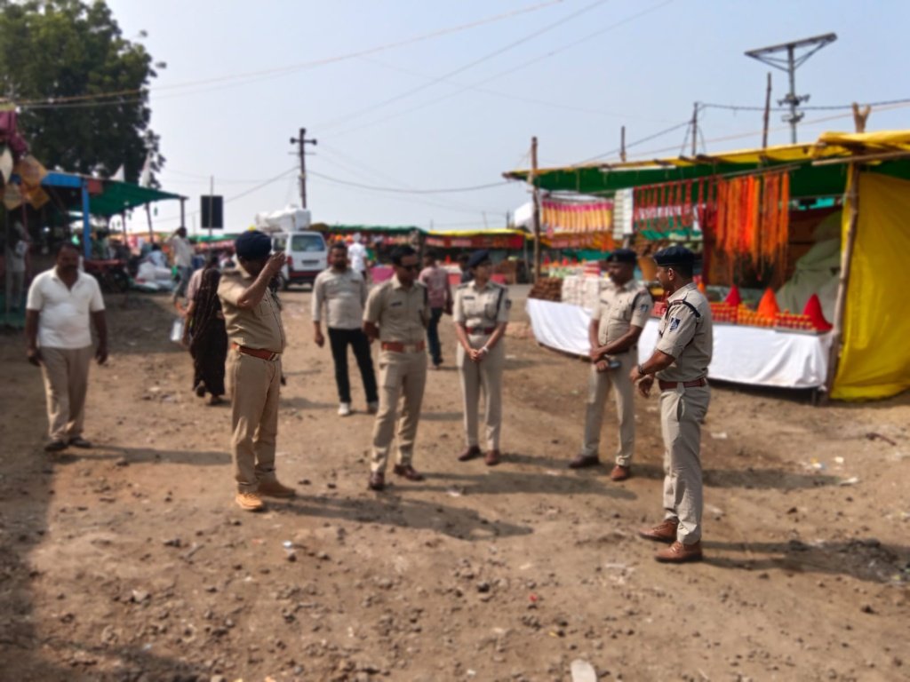पुलिस अधीक्षक श्री अगम जैन ने सिंगाजी समाधिस्थल एवं मेला क्षेत्र का किया निरीक्षण, सुरक्षा एवं यातायात व्यवस्थाओं की समीक्षा कर दिए आवश्यक दिशा निर्देश*