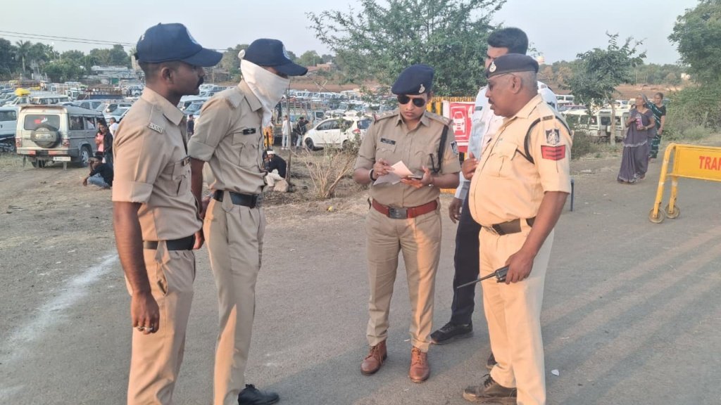 श्री सिंगाजी महाराज के समाधि स्थल पर आयोजित मेले में खण्डवा पुलिस की चाक-चौबंद व्यवस्था, सुरक्षा में तैनात पुलिस बल सतर्क एवं मुस्तैद*