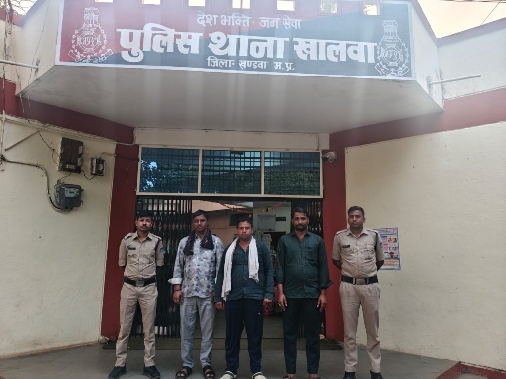 खण्डवा पुलिस एवं कृषि विभाग की संयुक्त कार्रवाई में अवैध रूप से परिवहन की जा रही 1500 बोरी DAP खाद सहित 03 ट्रक जब्त*