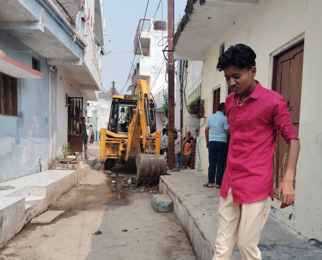 *रहवासियों की शिकायत पर सार्वजनिक गली से अतिक्रमण हटाया, आम रास्ता कराया गया सुचारू*